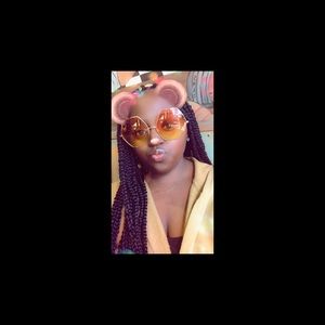 Meet your Posher, Savannah